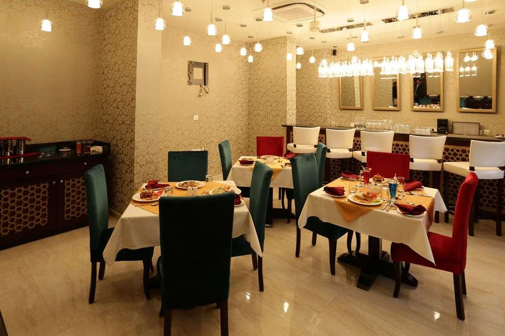Comfort Inn Sapphire - A Inde Hotel Jaipur Restaurant foto